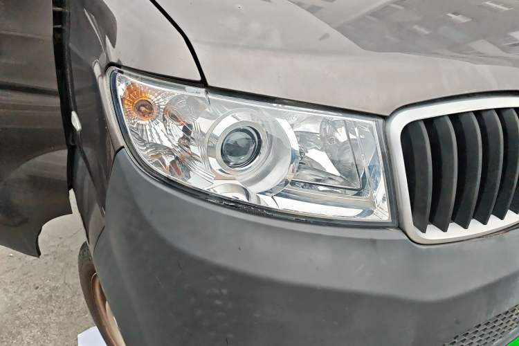 Used Jinbei Hiace X30 2021 1.5L Wealthy Edition Bus China VI Standard SWC15M Right Front Headlight