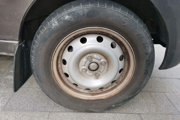 Used Jinbei Hiace X30 2021 1.5L Standard Version Air-Conditioning-Free Bus China VI Emission Standard SWC15M Right Front Wheel Hub