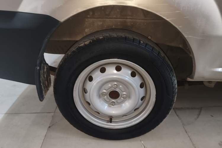 Used Jinbei Hiace X30 2021 1.5L Wealthy Edition Bus China VI Standard SWC15M Right Rear Wheel Hub