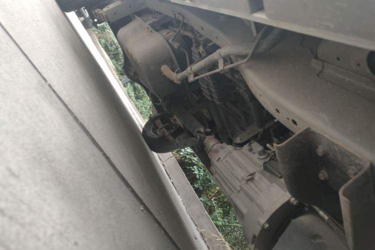 Used Jinbei Hiace X30 2021 1.5L Comfort Plus Central Air-Conditioned Van China VI Standard SWC15M Chassis Front Right