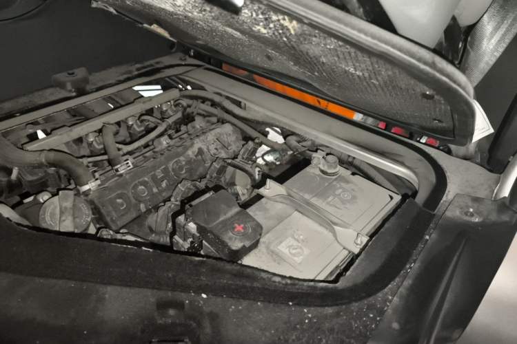 Used Jinbei Hiace X30 2021 1.5L Standard Version Air-Conditioner-Free Van China VI Emission Standard SWC15M Engine Bay Left