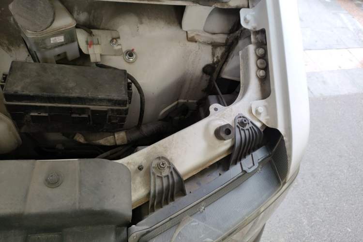 Used Jinbei Hiace X30 2021 1.5L Comfort Plus Central Air-Conditioned Van China VI Standard SWC15M Engine Bay Left