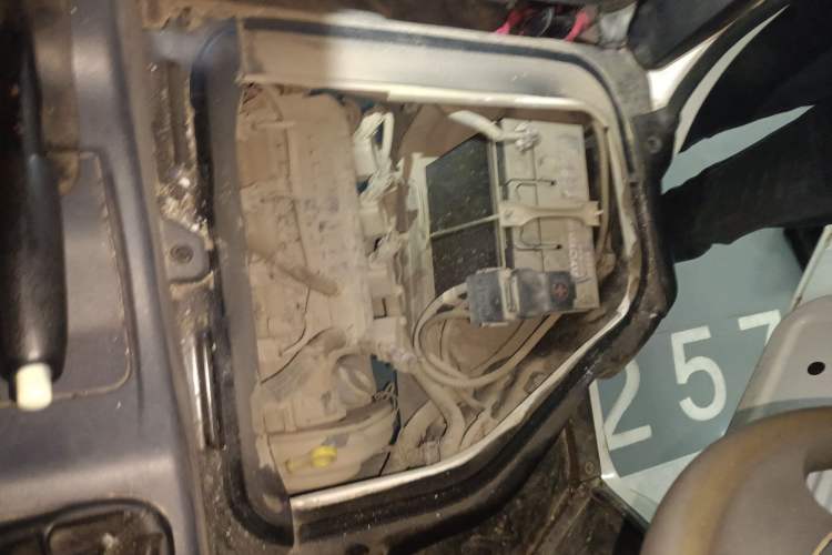 Used Jinbei Hiace X30 2021 1.5L Wealthy Van China VI Standard SWC15M Engine Bay Left