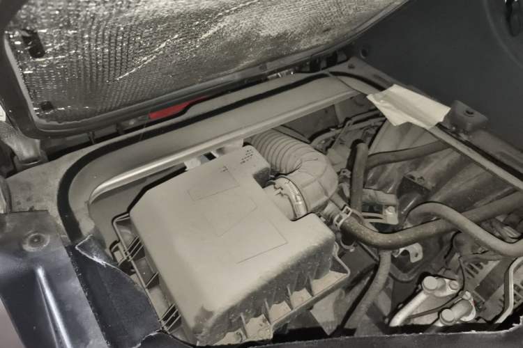 Used Jinbei Hiace X30 2021 1.5L Standard Version Air-Conditioner-Free Van China VI Emission Standard SWC15M Engine Bay Right