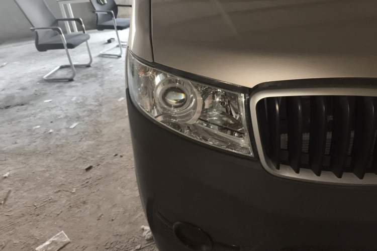 Used Jinbei Hiace X30 2021 1.5L Standard Version Air-Conditioner-Free Van China VI Emission Standard SWC15M Right Front Headlight