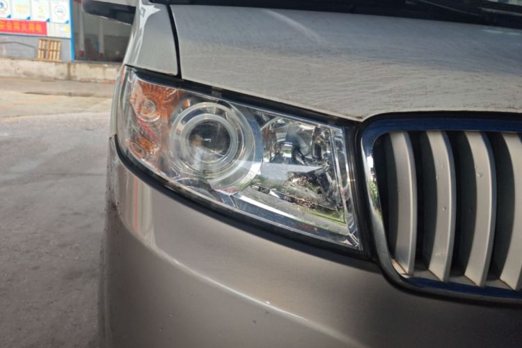 Used Jinbei Hiace X30 2021 1.5L Comfort Model Air-Conditioner-Free Version National VI Standard SWC15M Bus Right Front Headlight