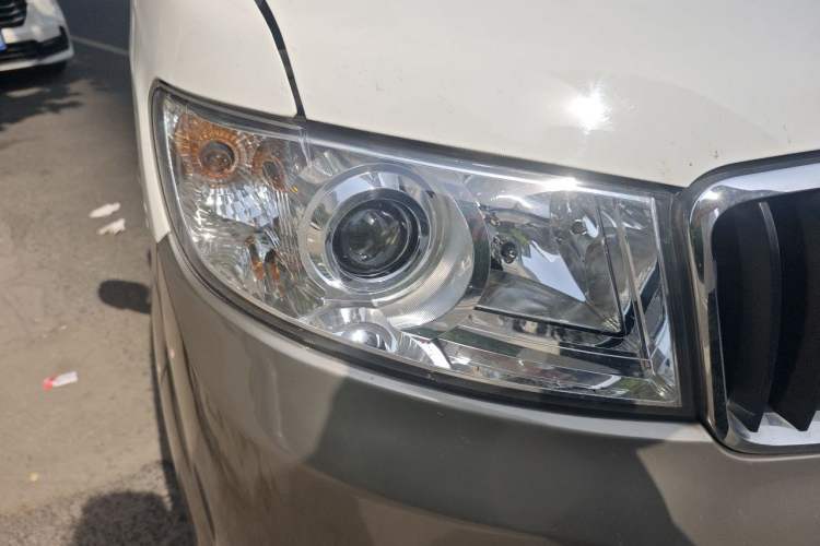Used Jinbei Hiace X30 2021 1.5L Wealthy Single-Steaming Air-Conditioned Version Bus China VI Standard SWC15M Right Front Headlight