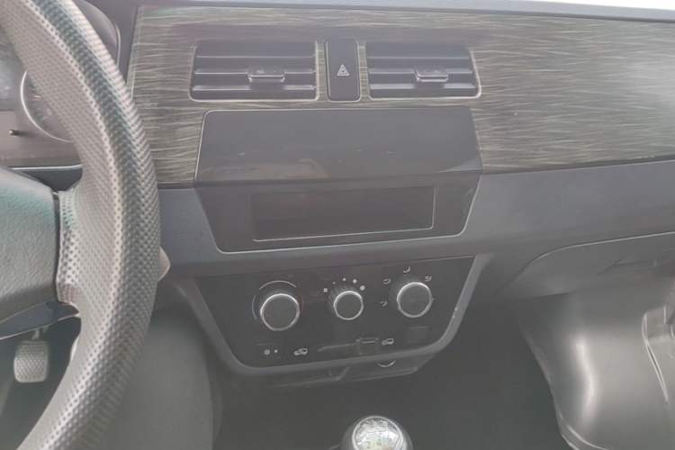 Used Jinbei Hiace X30 2021 1.5L Standard Version Air-Conditioning-Free Bus China VI Emission Standard SWC15M Audio And AC Panel