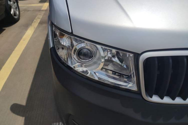 Used Jinbei Hiace X30 2021 1.5L Standard Version Air-Conditioning-Free Bus China VI Emission Standard SWC15M Right Front Headlight