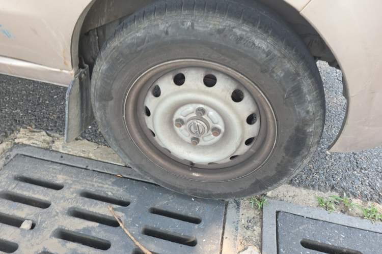 Used Jinbei Hiace X30 2021 1.5L Standard Version Air-Conditioner-Free Van China VI Emission Standard SWC15M Right Front Wheel Hub
