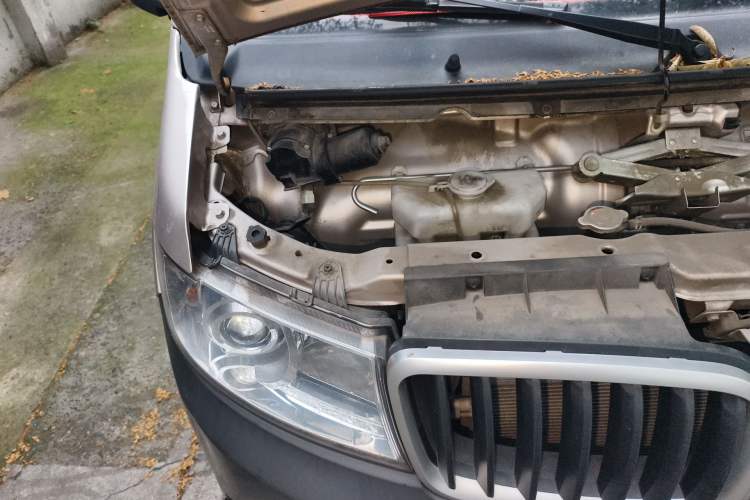 Used Jinbei Hiace X30 2021 1.5L Wealthy Van China VI Standard SWC15M Engine Bay Right
