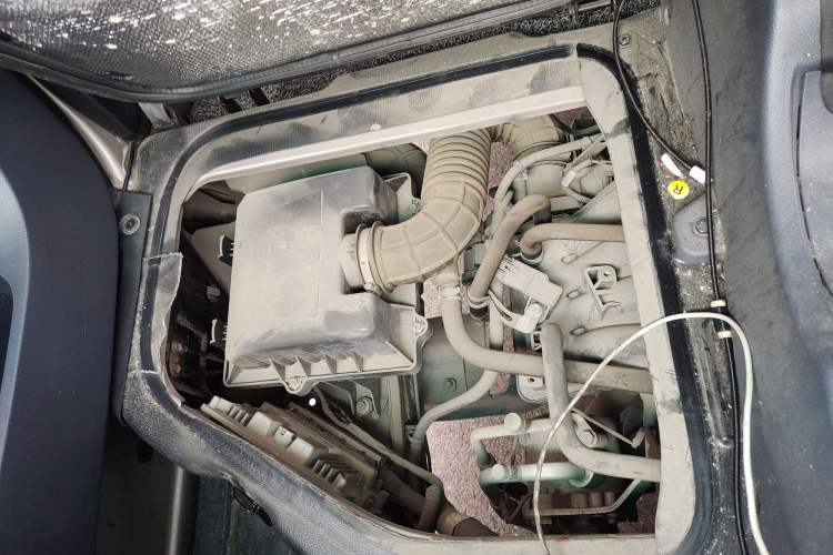 Used Jinbei Hiace X30 2021 1.5L Comfort Model Air-Conditioner-Free Version National VI Standard SWC15M Bus Engine Bay Right