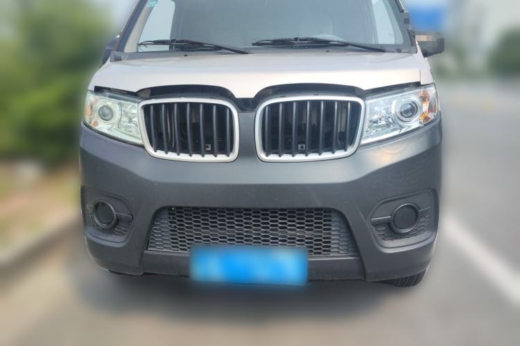 Used Jinbei Hiace X30 2021 1.5L Standard-Grade Central Air-Conditioned Van China VI Emission Standard SWC15M Front