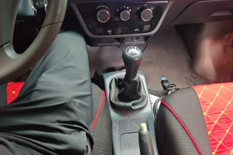 Used Jinbei Hiace X30 2021 1.5L Comfort Model Base Version (No Air Conditioning) Van China VI Standard SWC15M Gear Lever