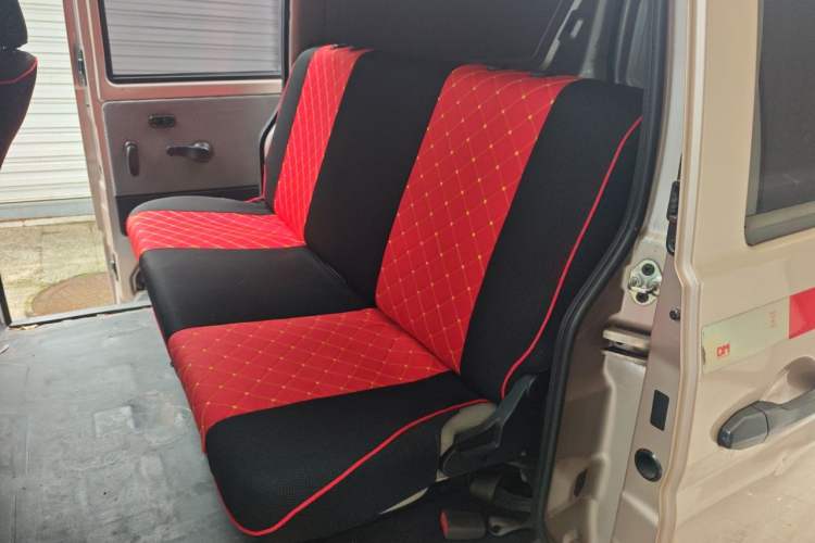 Used Jinbei Hiace X30 2021 1.5L Comfort Model Base Version (No Air Conditioning) Van China VI Standard SWC15M Left Rear Seat
