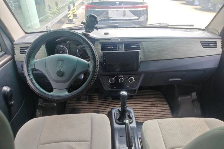Used Jinbei Hiace X30 2021 1.5L Wealthy Single-Steaming Air-Conditioned Van China VI Standard SWC15M Center Console