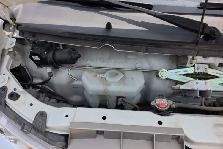 Used Jinbei Hiace X30 2021 1.5L Comfort Model Air-Conditioner-Free Version National VI Standard SWC15M Bus Engine Bay Right