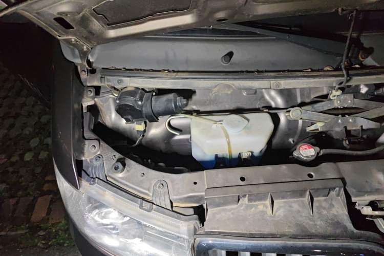 Used Jinbei Hiace X30 2021 1.5L Comfort-Grade Central Air-Conditioned Bus China VI Standard SWC15M Engine Bay Right