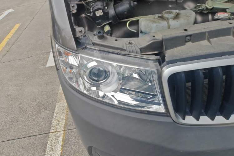 Used Jinbei Hiace X30 2021 1.5L Wealthy Single-Steaming Air-Conditioned Van China VI Standard SWC15M Right Front Headlight