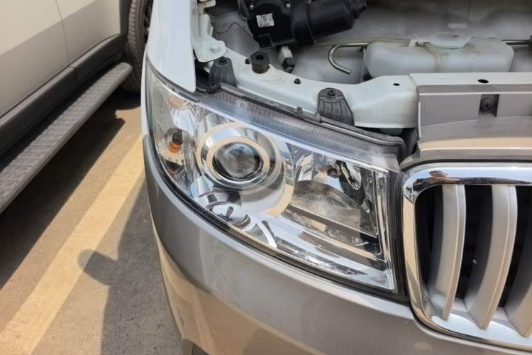 Used Jinbei Hiace X30 2021 1.5L Comfort Model Air-Conditioner-Free Version National VI Standard SWC15M Bus Right Front Headlight