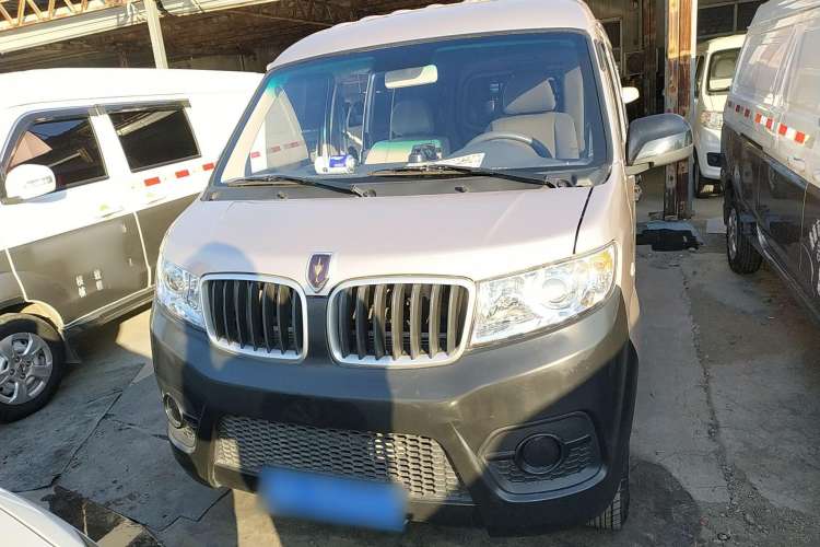 Used Jinbei Hiace X30 2021 1.5L Wealthy Edition Bus China VI Standard SWC15M Front