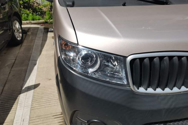 Used Jinbei Hiace X30 2021 1.5L Standard Version Air-Conditioning-Free Bus China VI Emission Standard SWC15M Right Front Headlight