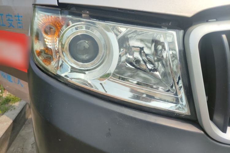 Used Jinbei Hiace X30 2021 1.5L Standard-Grade Central Air-Conditioned Van China VI Emission Standard SWC15M Right Front Headlight