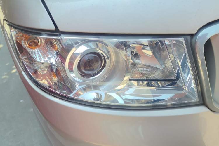 Used Jinbei Hiace X30 2021 1.5L Comfort Model Base Version (No Air Conditioning) Van China VI Standard SWC15M Right Front Headlight