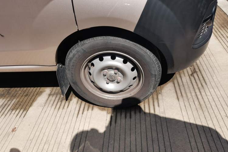 Used Jinbei Hiace X30 2021 1.5L Standard Version Air-Conditioning-Free Bus China VI Emission Standard SWC15M Right Front Wheel Hub