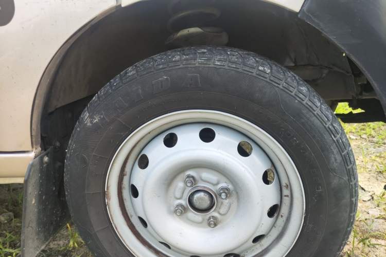 Used Jinbei Hiace X30 2021 1.5L Standard-Grade Central Air-Conditioned Van China VI Emission Standard SWC15M Right Front Wheel Hub