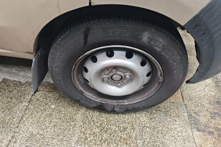 Used Jinbei Hiace X30 2021 1.5L Comfort Model Base Version (No Air Conditioning) Van China VI Standard SWC15M Right Front Wheel Hub
