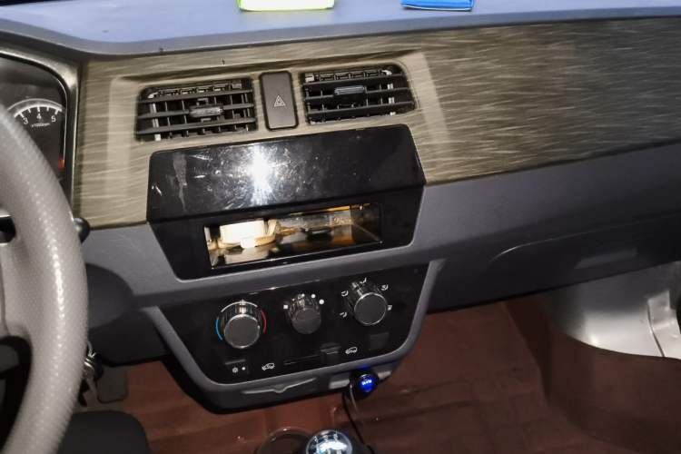 Used Jinbei Hiace X30 2021 1.5L Standard Model Central Air-Conditioned Bus China VI Emission Standard SWC15M Audio And AC Panel