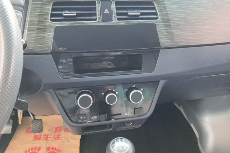 Used Jinbei Hiace X30 2021 1.5L Standard-Grade Central Air-Conditioned Van China VI Emission Standard SWC15M Audio And AC Panel
