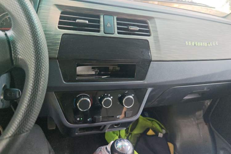 Used Jinbei Hiace X30 2021 1.5L Standard Version Air-Conditioner-Free Van China VI Emission Standard SWC15M Audio And AC Panel