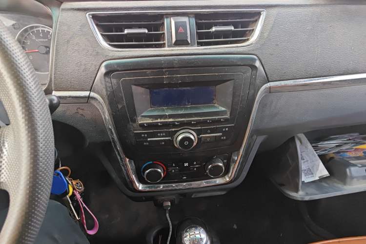 Used Jinbei Hiace X30 2021 1.5L Comfort Plus Central Air-Conditioned Van China VI Standard SWC15M Audio And AC Panel