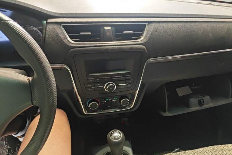 Used Jinbei Hiace X30 2021 1.5L Standard Version Air-Conditioner-Free Van China VI Emission Standard SWC15M Audio And AC Panel