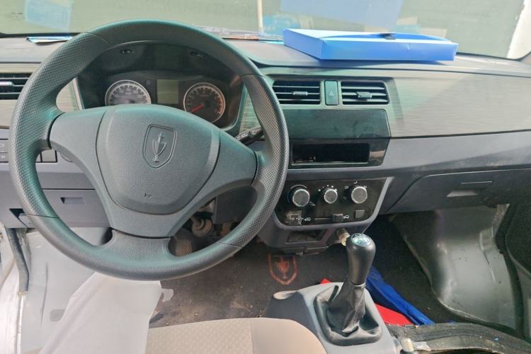 Used Jinbei Hiace X30 2021 1.5L Wealthy Single-Steaming Air-Conditioned Van China VI Standard SWC15M Center Console
