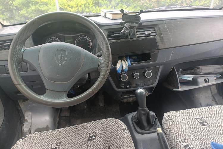 Used Jinbei Hiace X30 2021 1.5L Standard Version Air-Conditioning-Free Bus China VI Emission Standard SWC15M Center Console