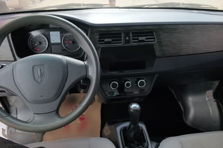 Used Jinbei Hiace X30 2021 1.5L Standard-Grade Central Air-Conditioned Van China VI Emission Standard SWC15M Center Console