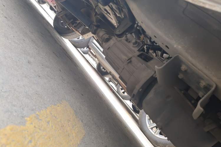 Used Jinbei Hiace X30 2021 1.5L Standard Version Air-Conditioner-Free Van China VI Emission Standard SWC15M Chassis Front Right