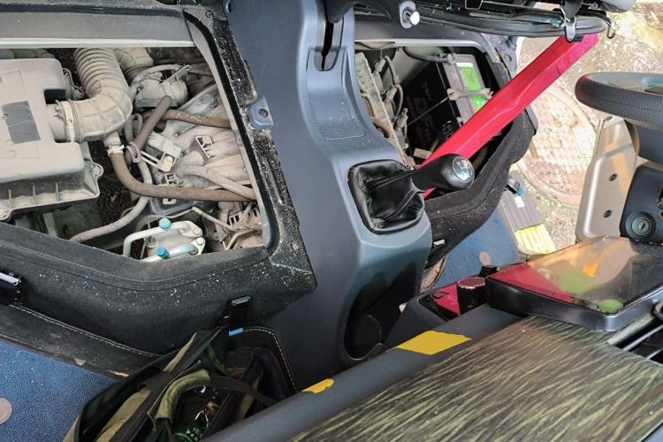 Used Jinbei Hiace X30  Engine Bay