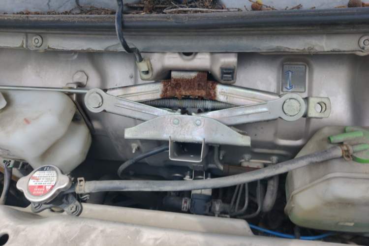 Used Jinbei Hiace X30 2021 1.5L Business-Grade Central Air-Conditioned Van China VI Emission Standard Model SWC15M Engine Bay