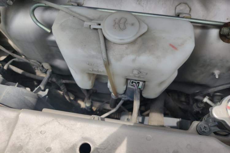 Used Jinbei Hiace X30 2021 1.5L Business-Grade Central Air-Conditioned Van China VI Emission Standard Model SWC15M Engine Bay Right