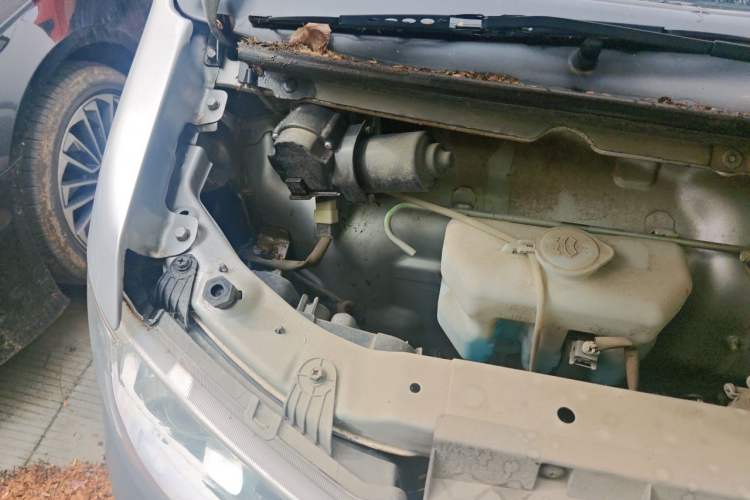 Used Jinbei Hiace X30 2021 1.5L Wealthy Single-Steaming Air-Conditioned Van China VI Standard SWC15M Engine Bay Right