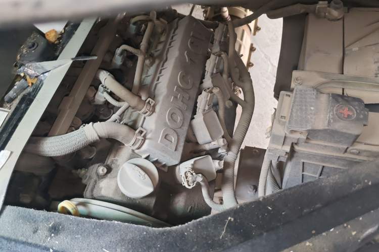 Used Jinbei Hiace X30 2021 1.5L Standard Version Air-Conditioner-Free Van China VI Emission Standard SWC15M Engine Bay Right