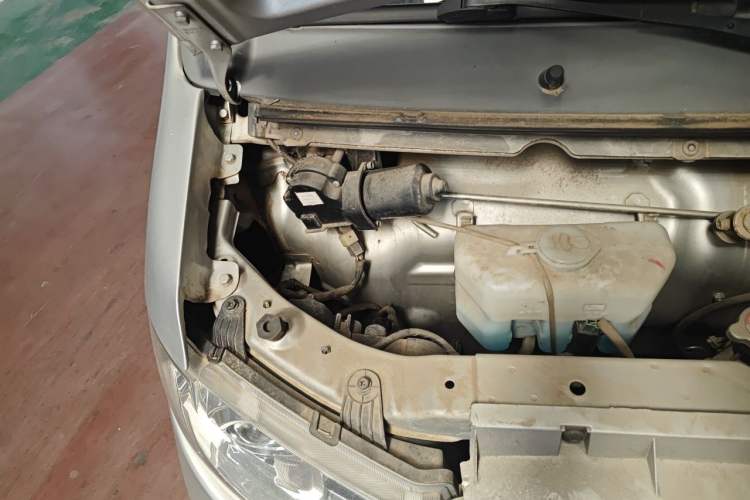 Used Jinbei Hiace X30 2021 1.5L Standard Version Air-Conditioner-Free Van China VI Emission Standard SWC15M Engine Bay Right