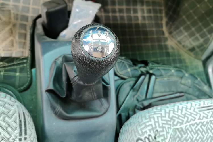 Used Jinbei Hiace X30  Gear Lever