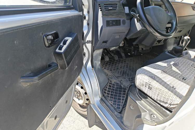 Used Jinbei Hiace X30 2021 1.5L Wealthy Single-Steaming Air-Conditioned Van China VI Standard SWC15M Interior 3