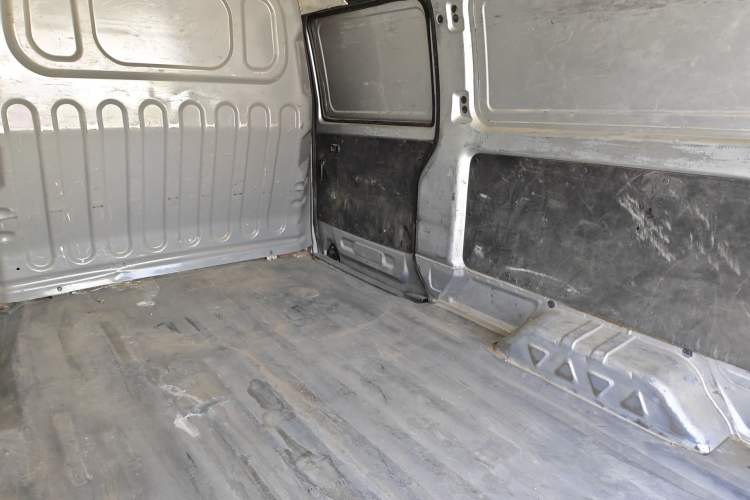 Used Jinbei Hiace X30 2021 1.5L Wealthy Single-Steaming Air-Conditioned Van China VI Standard SWC15M Interior 4