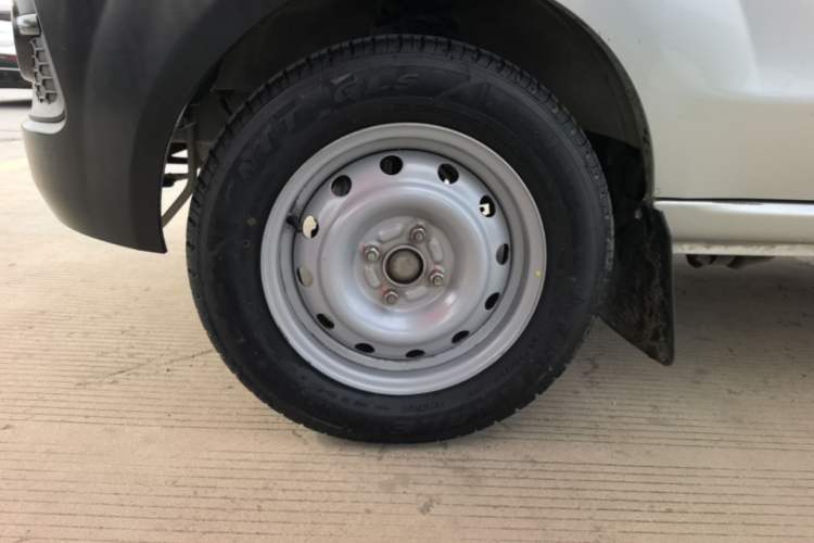 Used Jinbei Hiace X30 2021 1.5L Standard-Grade Central Air-Conditioned Van China VI Emission Standard SWC15M Left Front Wheel Hub